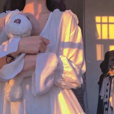 伴游女王